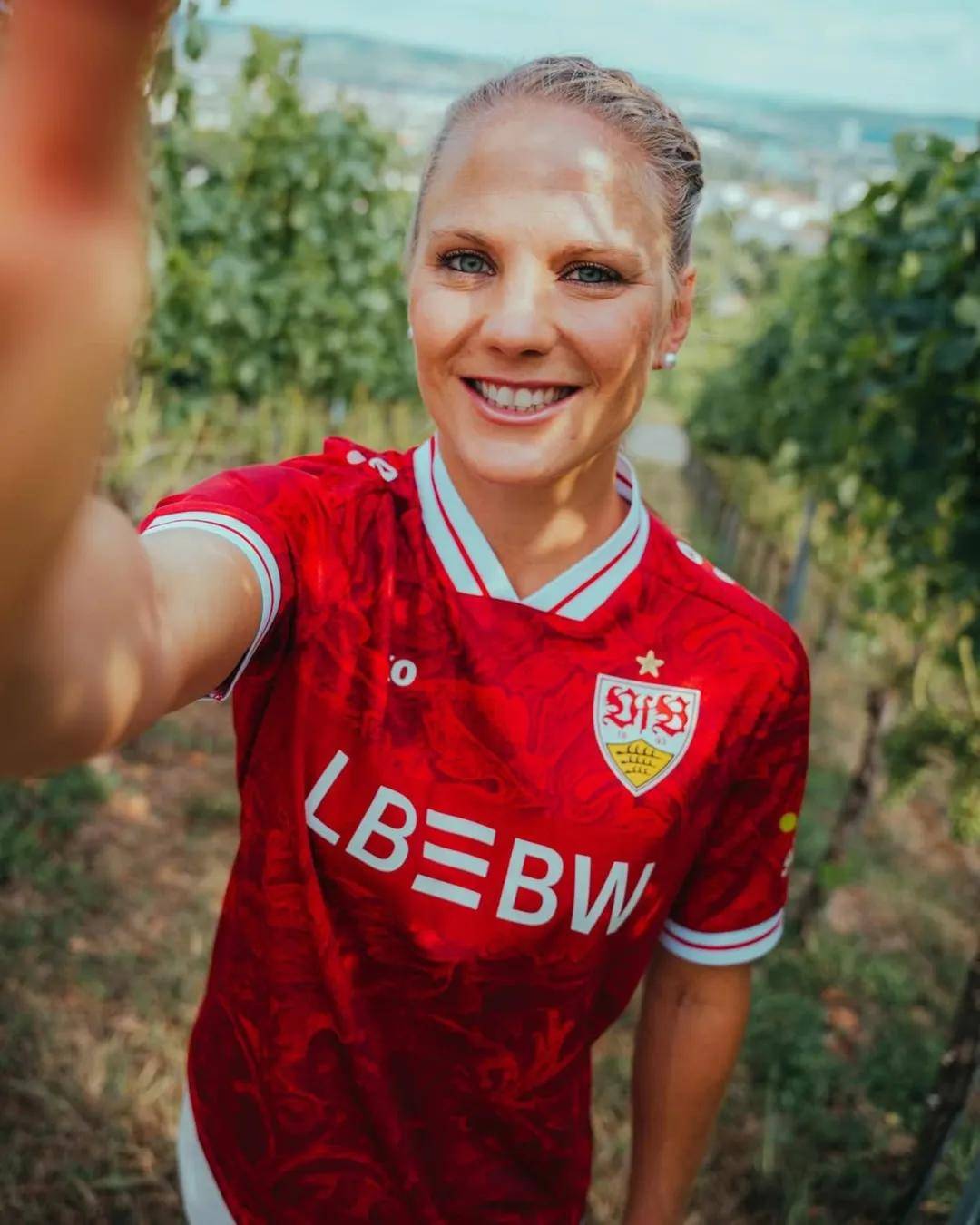 关于斯图加特客场大胜，稳固中游位置的信息