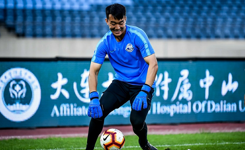 包含江苏苏宁客场胜大连一方，继续保持不败的词条