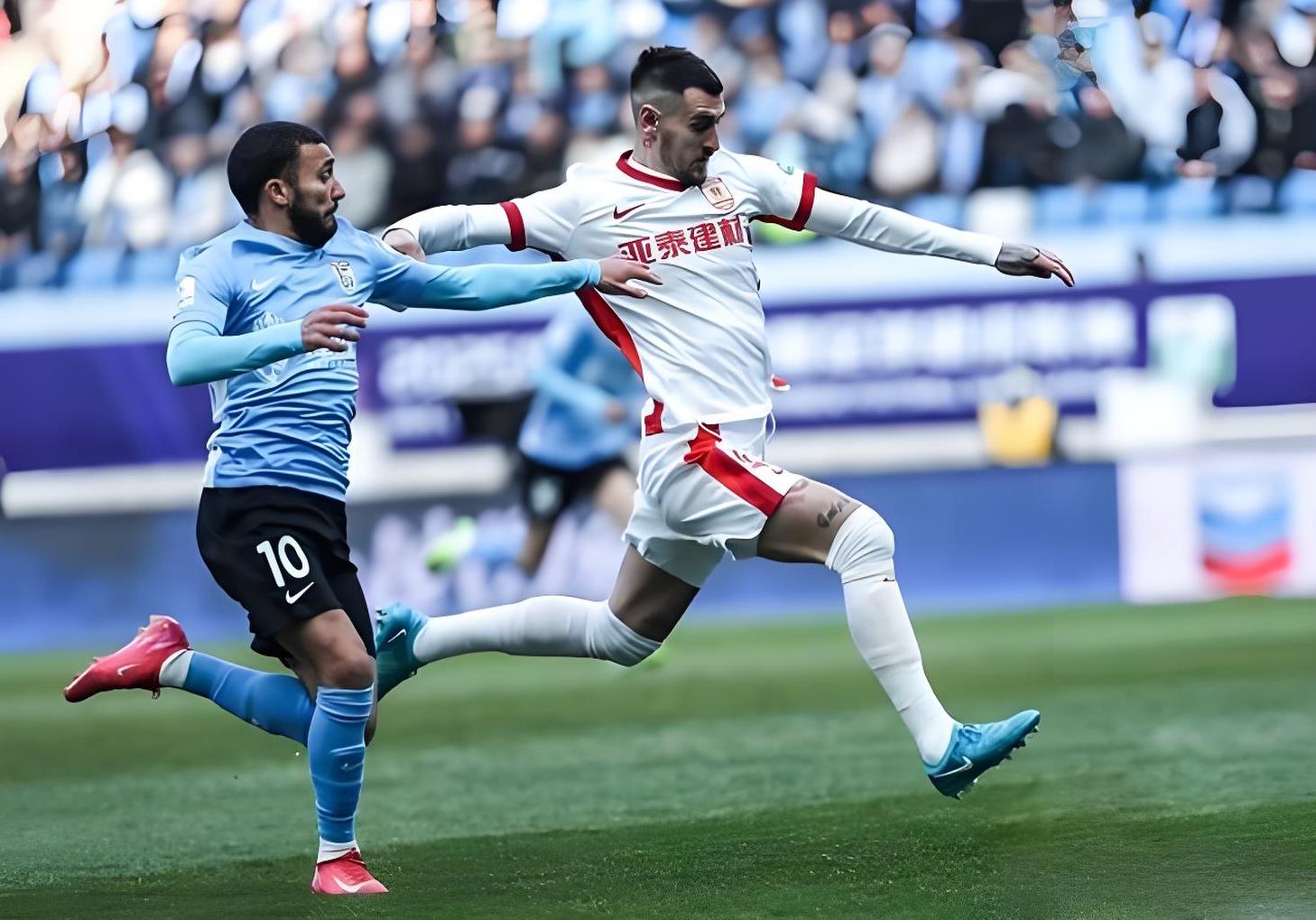 顶级球队大战，胜负未定引人期待