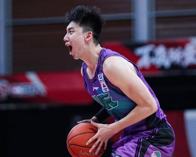 他原是篮球明星，如今在烹饪界大展宏图的简单介绍