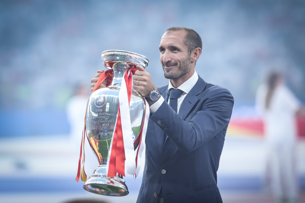 西班牙名宿退役，球坛传承珍重的简单介绍