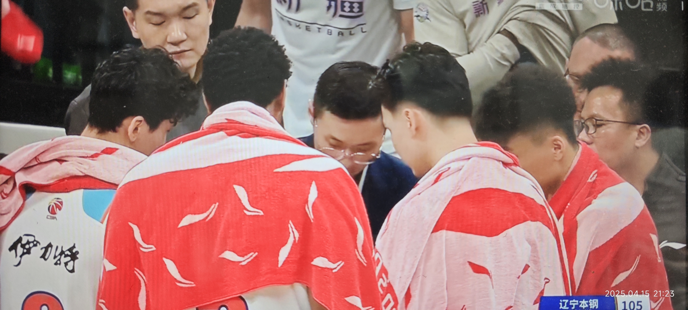 包含一场经典之战！CBA点燃球迷热情的词条