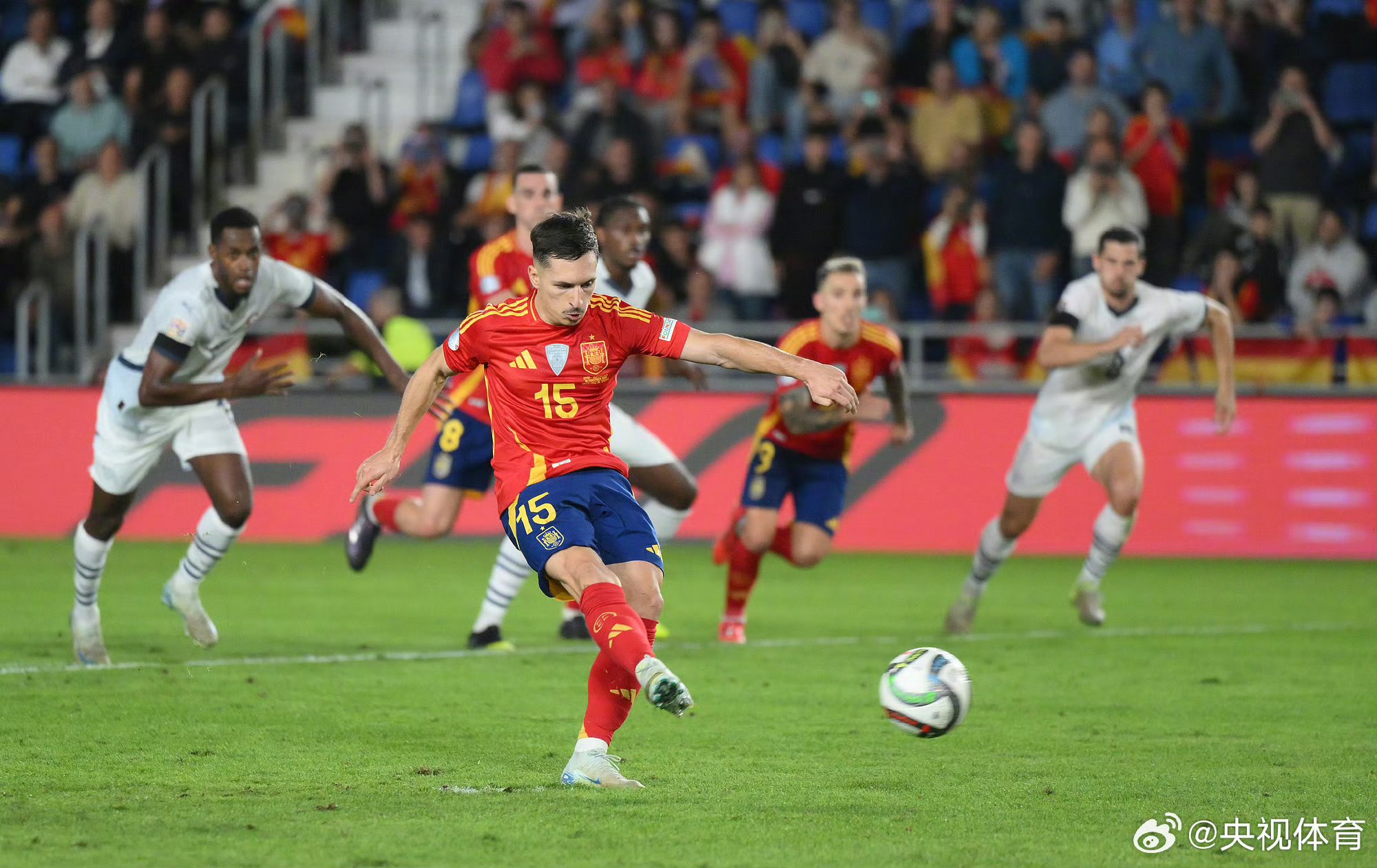 葡萄牙队鏖战法国队，梁靖崑刷新纪录