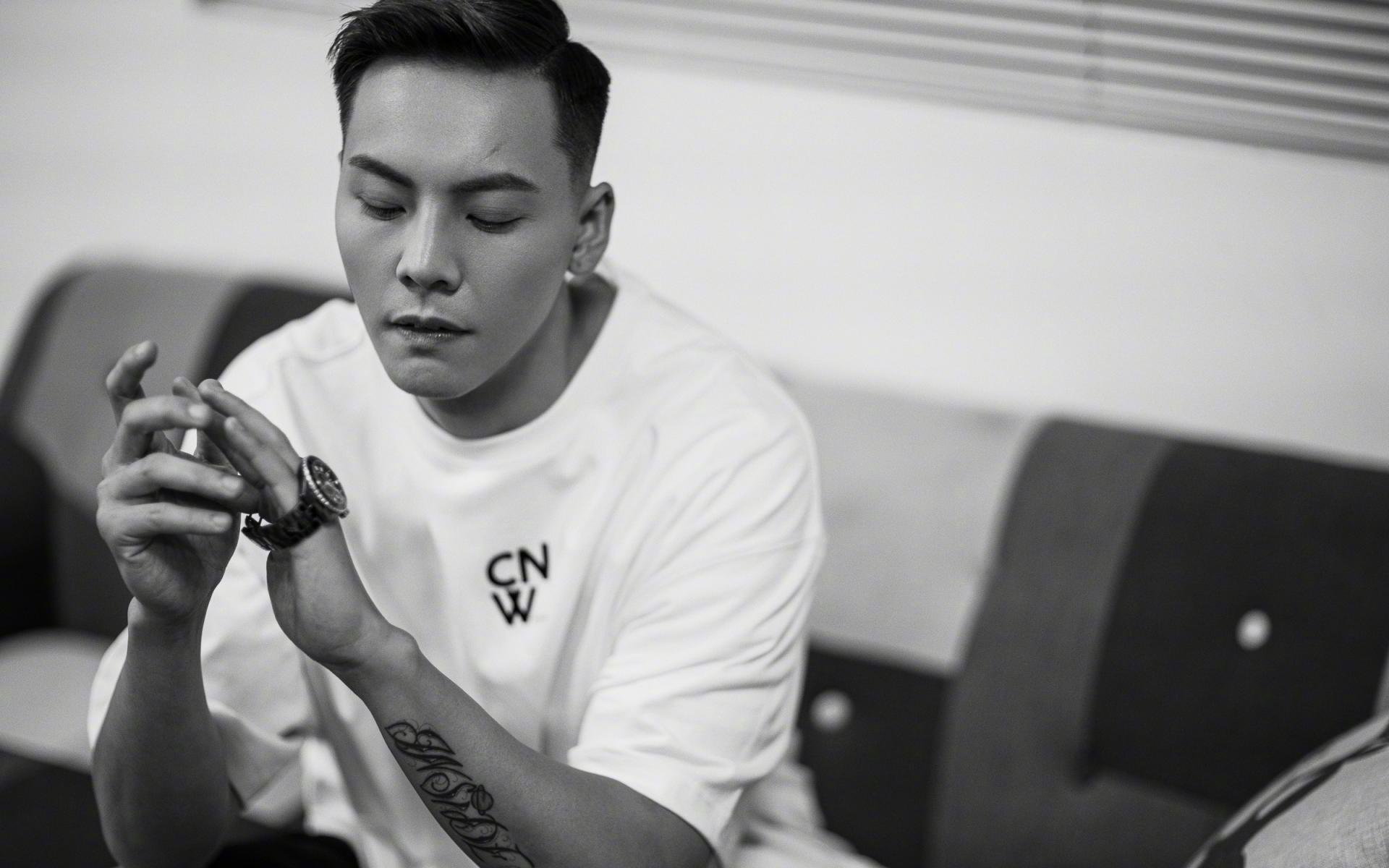 篮网球星的赛道奇袭,F1街道赛之夜,塔图姆如何成为终极胜负手?